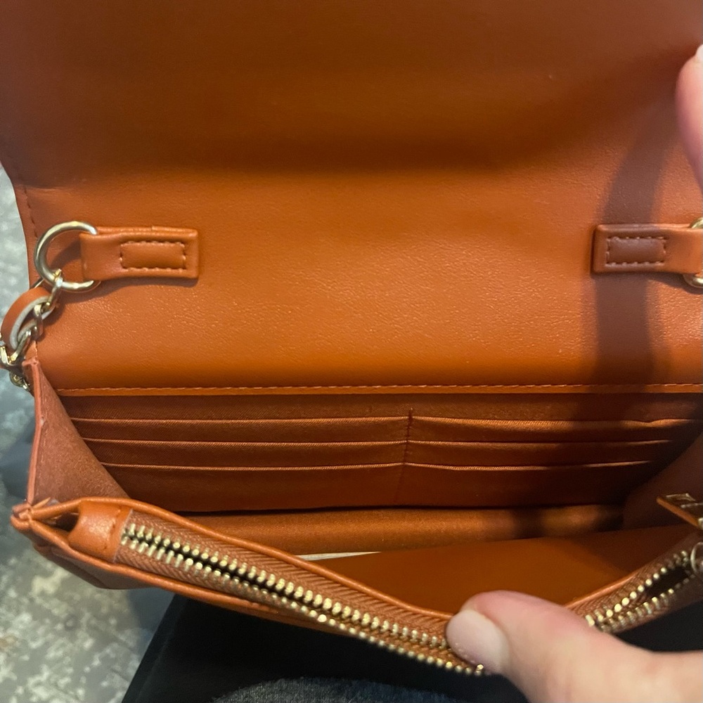 Elegant BEBE Sophia
Crossbody Bag Warm Blush
New condition - Picture 7 of 10